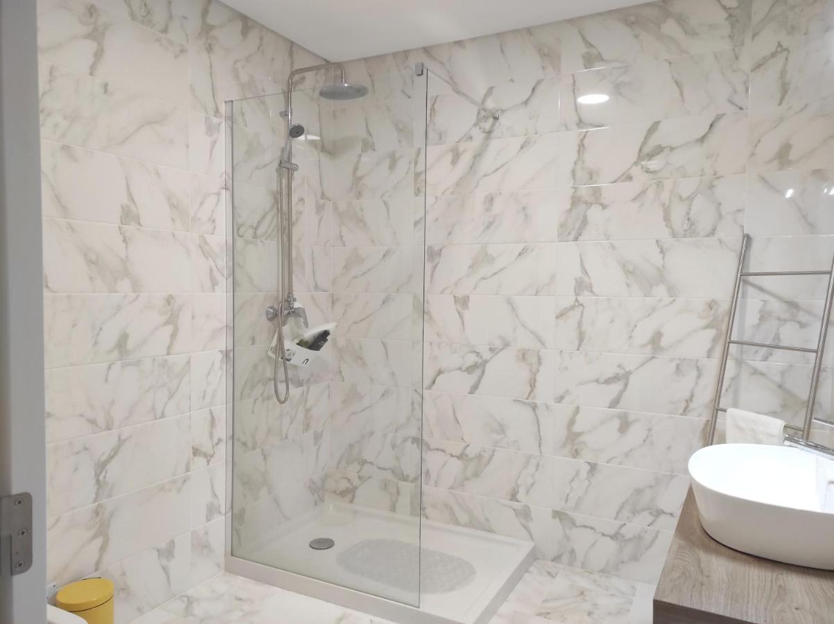 Hall 92 Quartos Com Wc Em Moradia Com Piscina A-Das-Lebres Loures Dış mekan fotoğraf