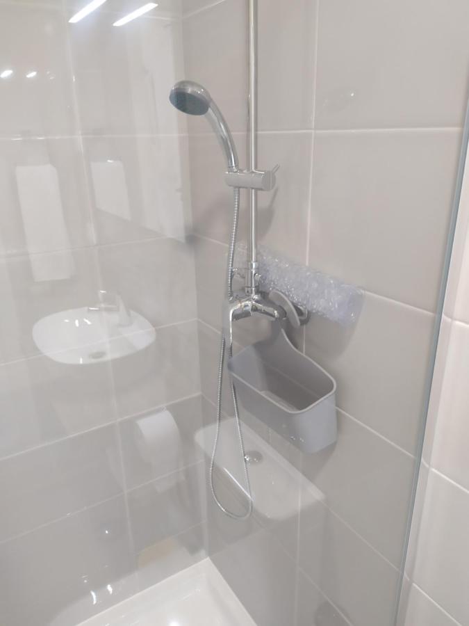 Hall 92 Quartos Com Wc Em Moradia Com Piscina A-Das-Lebres Loures Dış mekan fotoğraf
