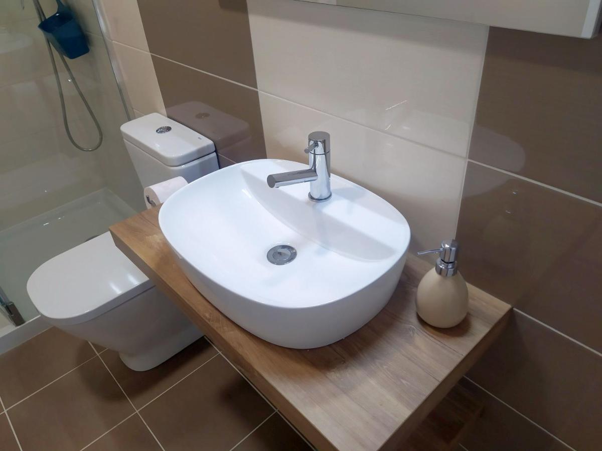 Hall 92 Quartos Com Wc Em Moradia Com Piscina A-Das-Lebres Loures Dış mekan fotoğraf