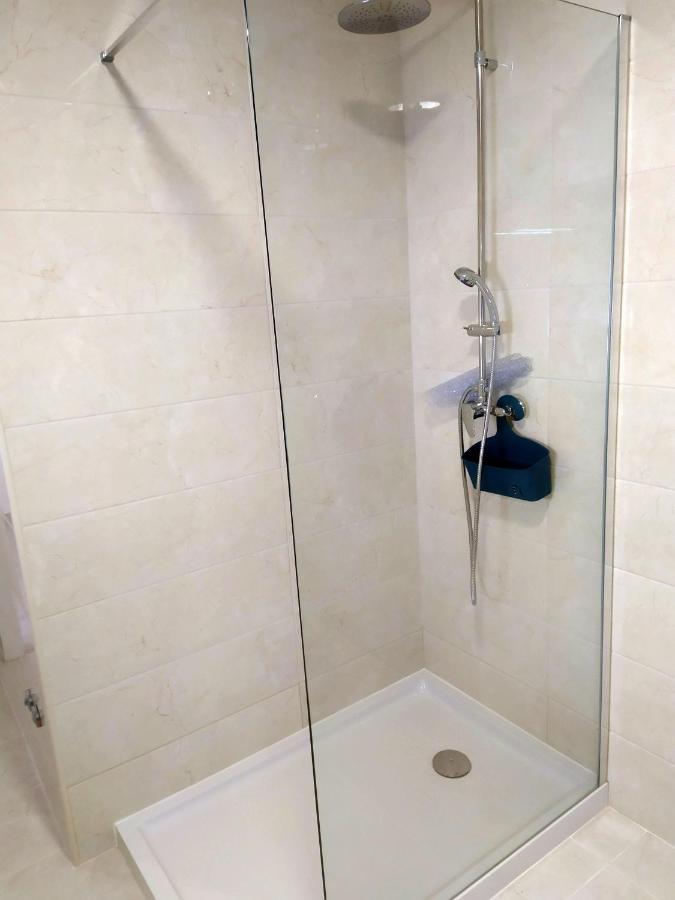 Hall 92 Quartos Com Wc Em Moradia Com Piscina A-Das-Lebres Loures Dış mekan fotoğraf