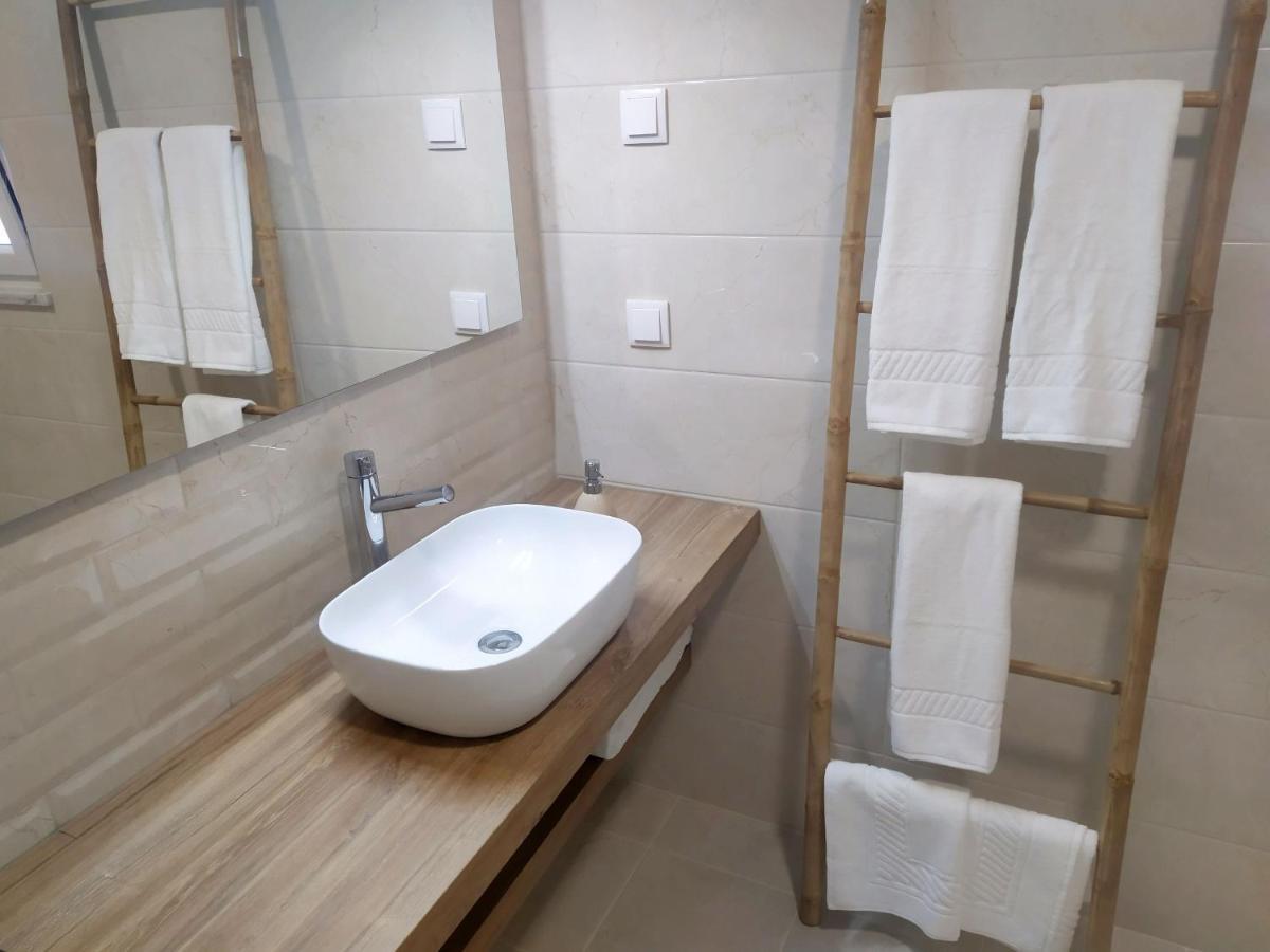 Hall 92 Quartos Com Wc Em Moradia Com Piscina A-Das-Lebres Loures Dış mekan fotoğraf