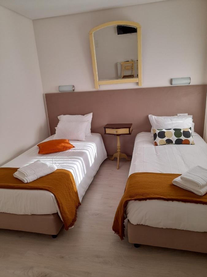 Hall 92 Quartos Com Wc Em Moradia Com Piscina A-Das-Lebres Loures Dış mekan fotoğraf