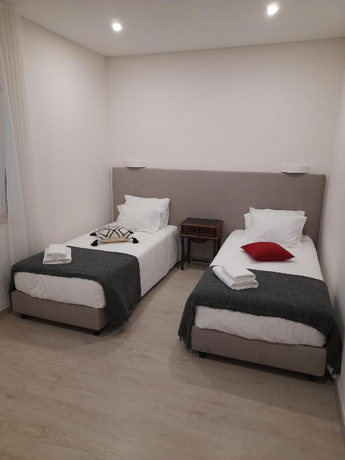 Hall 92 Quartos Com Wc Em Moradia Com Piscina A-Das-Lebres Loures Dış mekan fotoğraf