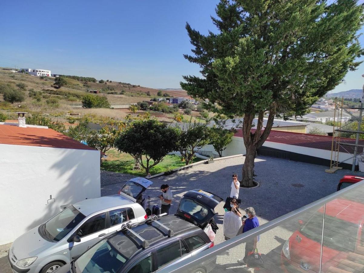 Hall 92 Quartos Com Wc Em Moradia Com Piscina A-Das-Lebres Loures Dış mekan fotoğraf
