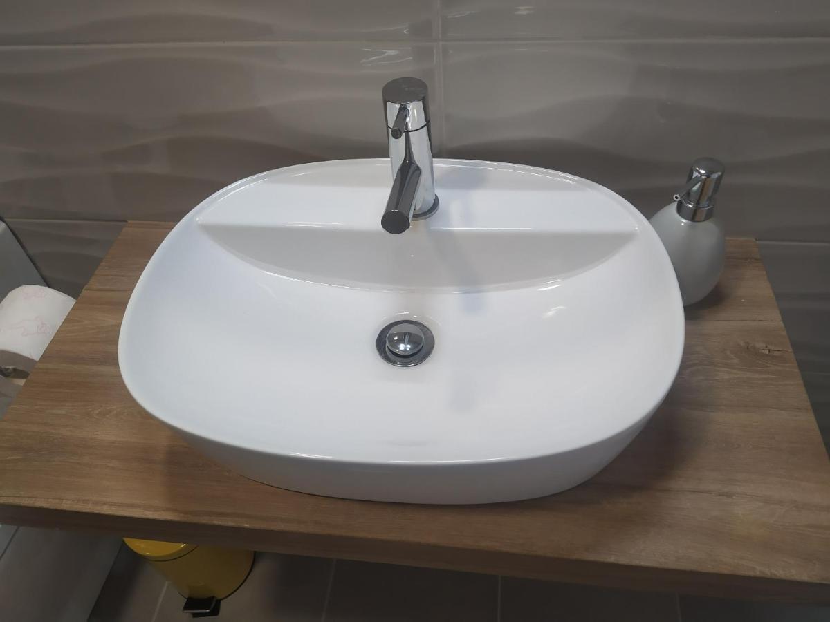 Hall 92 Quartos Com Wc Em Moradia Com Piscina A-Das-Lebres Loures Dış mekan fotoğraf