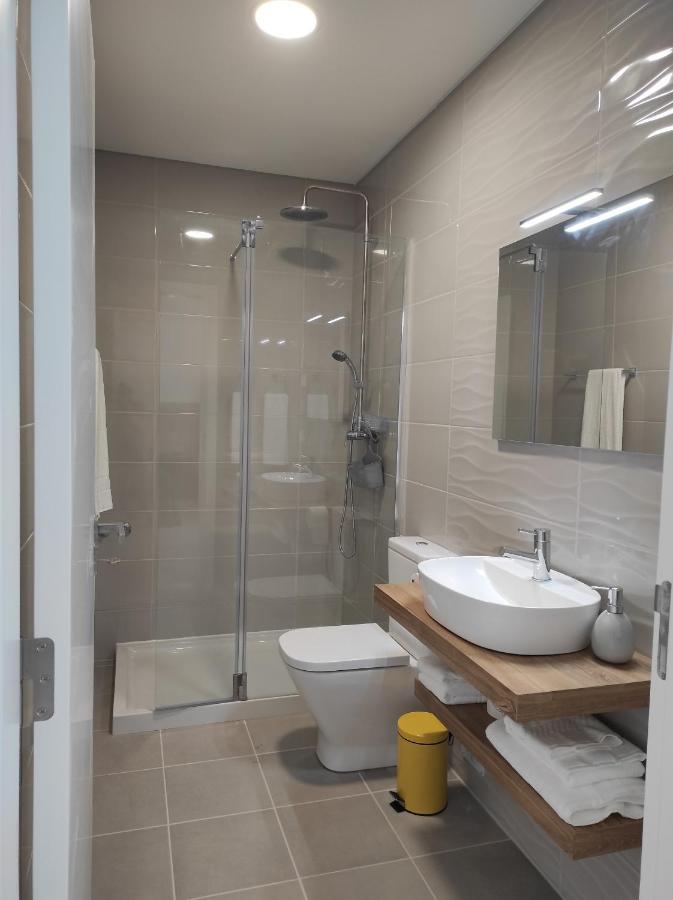 Hall 92 Quartos Com Wc Em Moradia Com Piscina A-Das-Lebres Loures Dış mekan fotoğraf