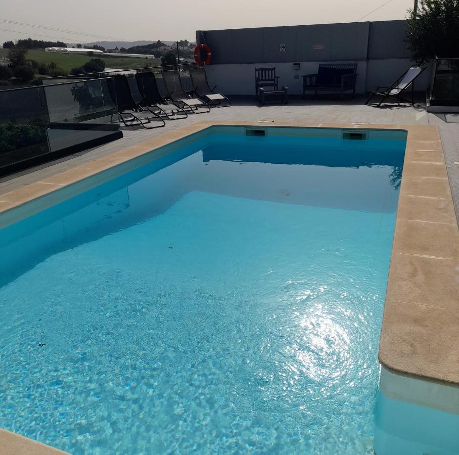 Hall 92 Quartos Com Wc Em Moradia Com Piscina A-Das-Lebres Loures Dış mekan fotoğraf