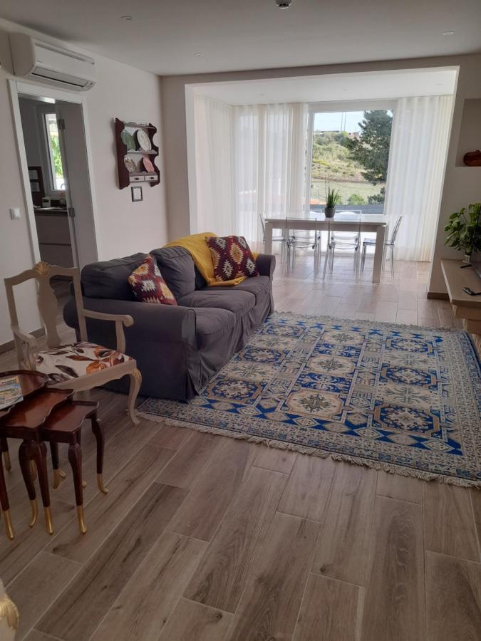 Hall 92 Quartos Com Wc Em Moradia Com Piscina A-Das-Lebres Loures Dış mekan fotoğraf