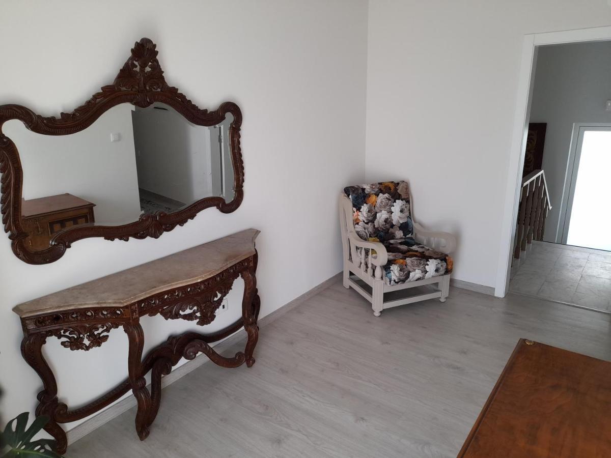 Hall 92 Quartos Com Wc Em Moradia Com Piscina A-Das-Lebres Loures Dış mekan fotoğraf