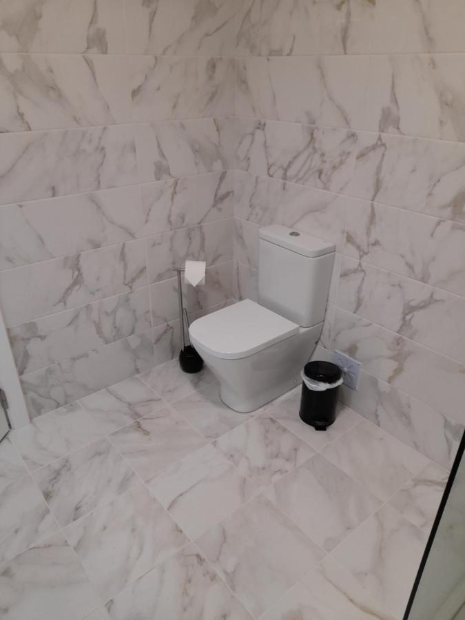 Hall 92 Quartos Com Wc Em Moradia Com Piscina A-Das-Lebres Loures Dış mekan fotoğraf